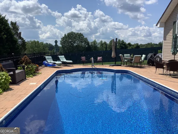 $399,900 | 1429 Fairway Drive, Roanoke, AL 36274