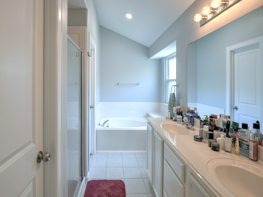 6111 Caroline Green Court Spring, TX 77373 - Photo 12 of 23 Primary bathroom