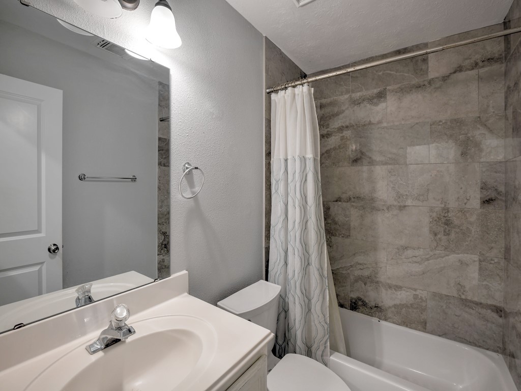 6111 Caroline Green Court Spring, TX 77373 - Photo 15 of 23 Bathroom 2
