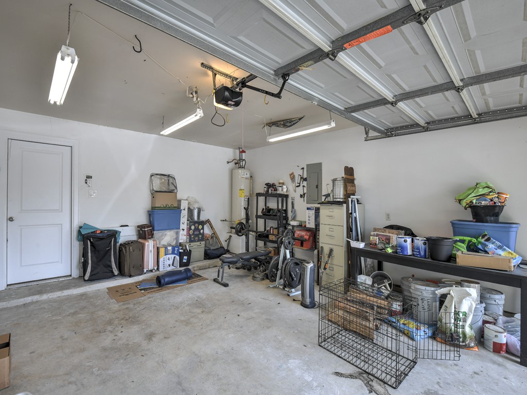 6111 Caroline Green Court Spring, TX 77373 - Photo 18 of 23 Garage