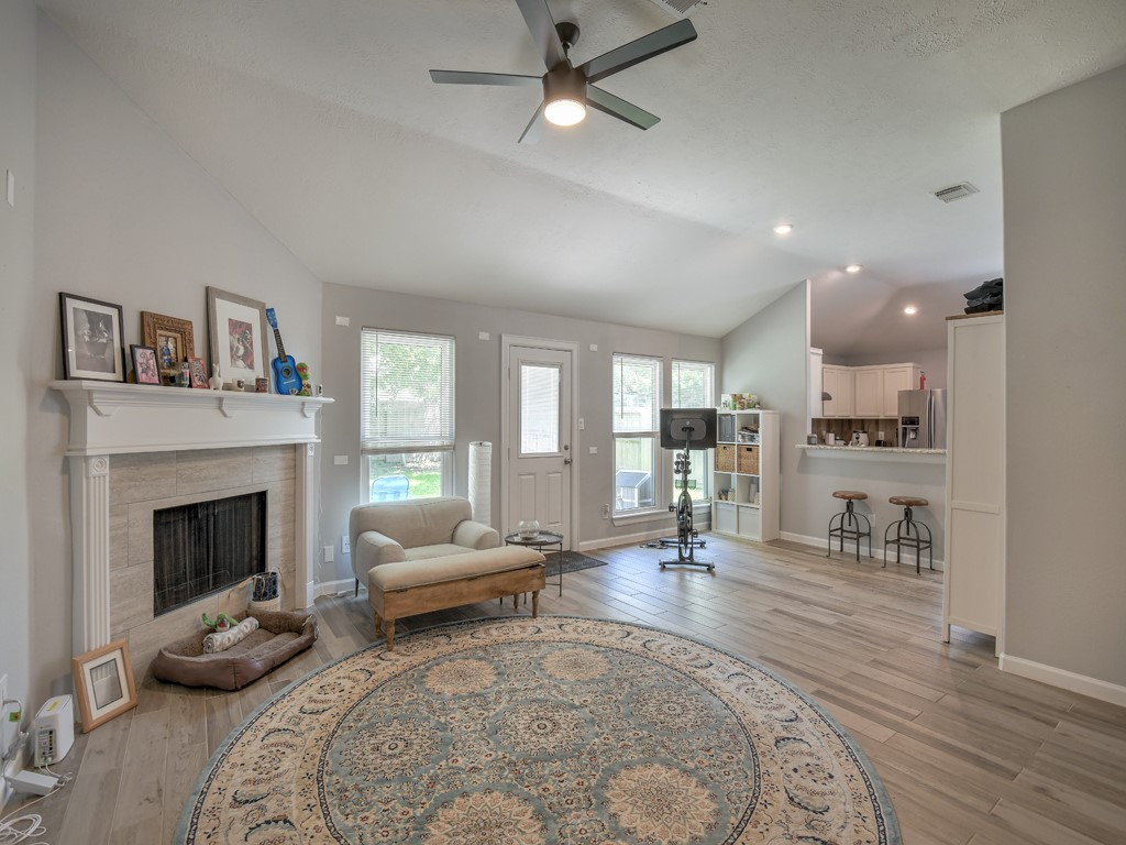 6111 Caroline Green Court Spring, TX 77373 - Photo 2 of 23 Spacious living room