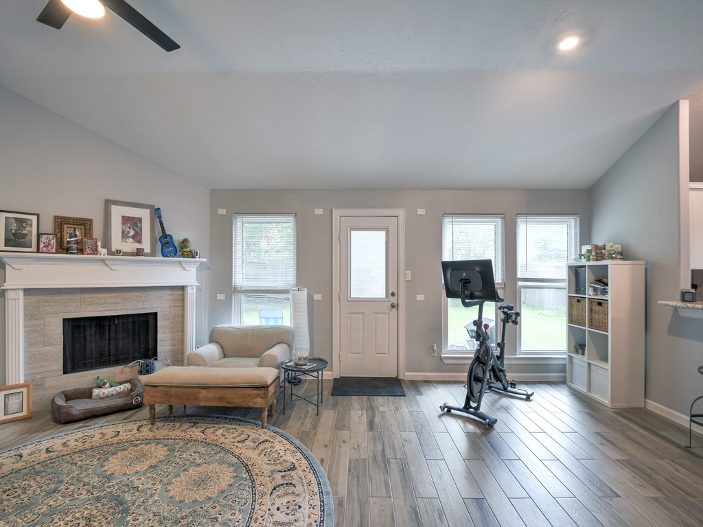 6111 Caroline Green Court Spring, TX 77373 - Photo 3 of 23 Living room