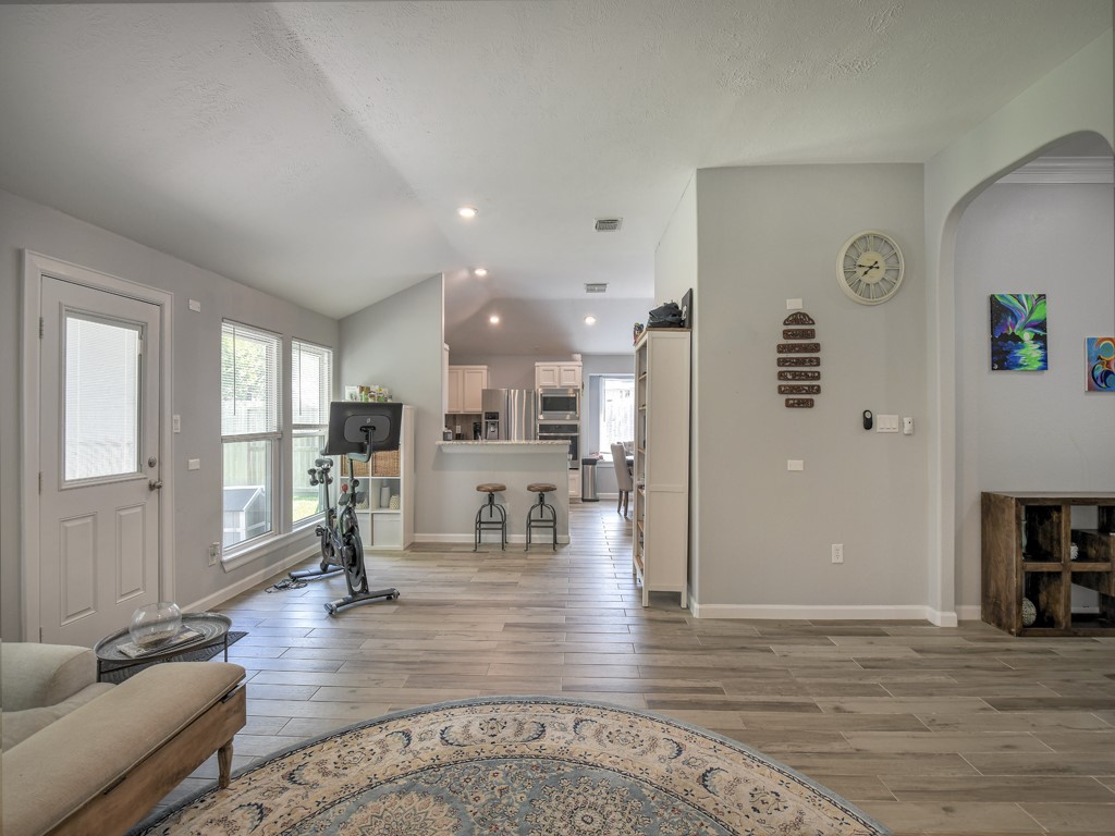 6111 Caroline Green Court Spring, TX 77373 - Photo 4 of 23 Living room