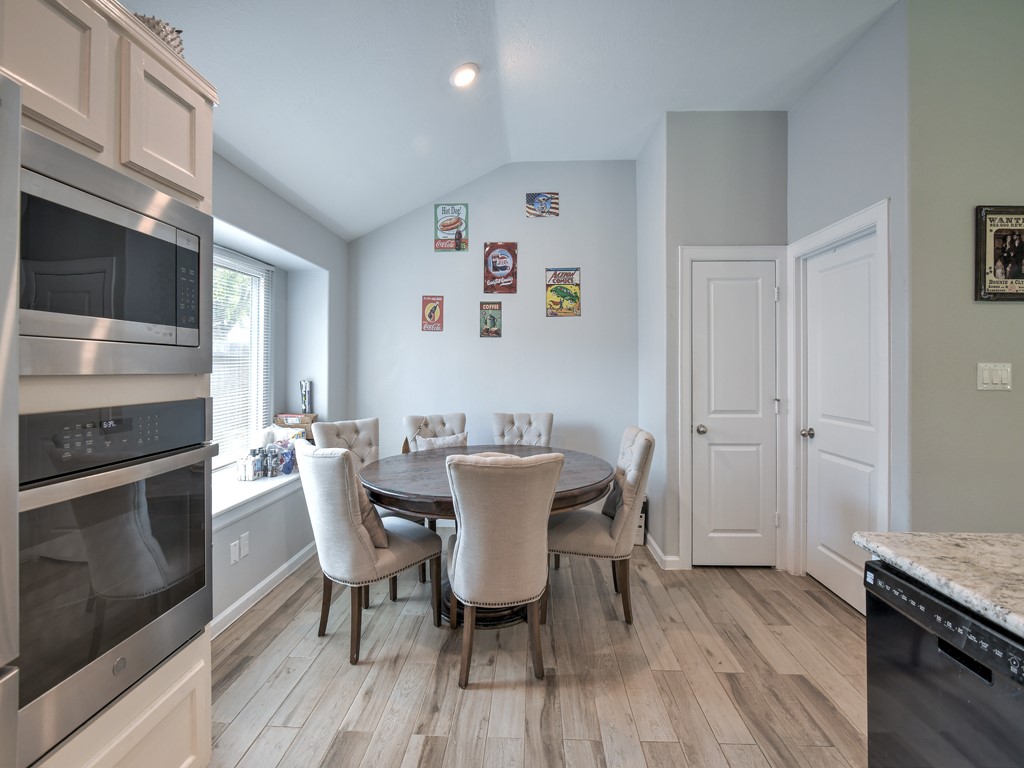 6111 Caroline Green Court Spring, TX 77373 - Photo 7 of 23 Dining