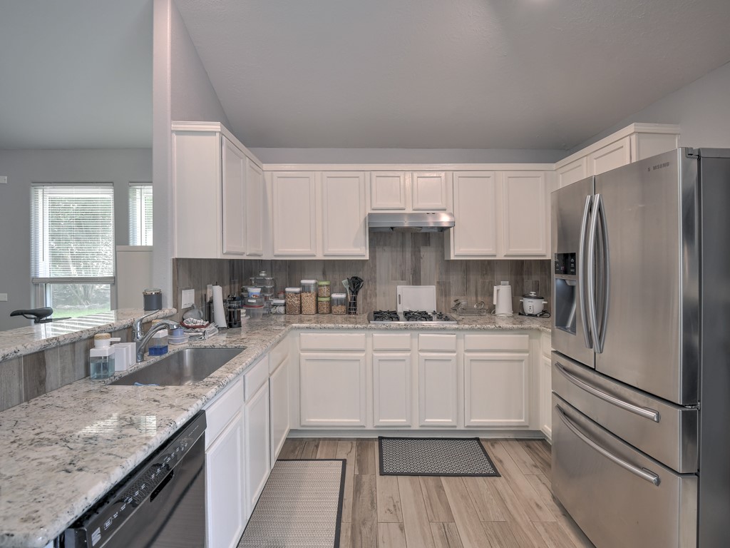 6111 Caroline Green Court Spring, TX 77373 - Photo 9 of 23 Kitchen