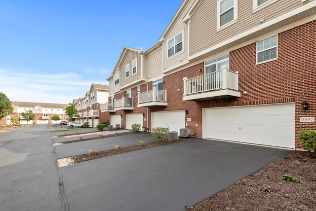 $369,900 | 10652 153rd Place, Orland Park, IL 60462