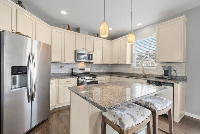 $369,900 | 10652 153rd Place, Orland Park, IL 60462