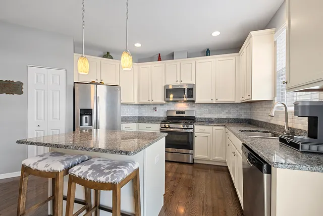 $369,900 | 10652 153rd Place, Orland Park, IL 60462