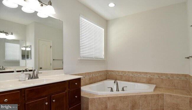 25009 Virginia Pine Court Chantilly, VA 20152 - Photo 23 of 42