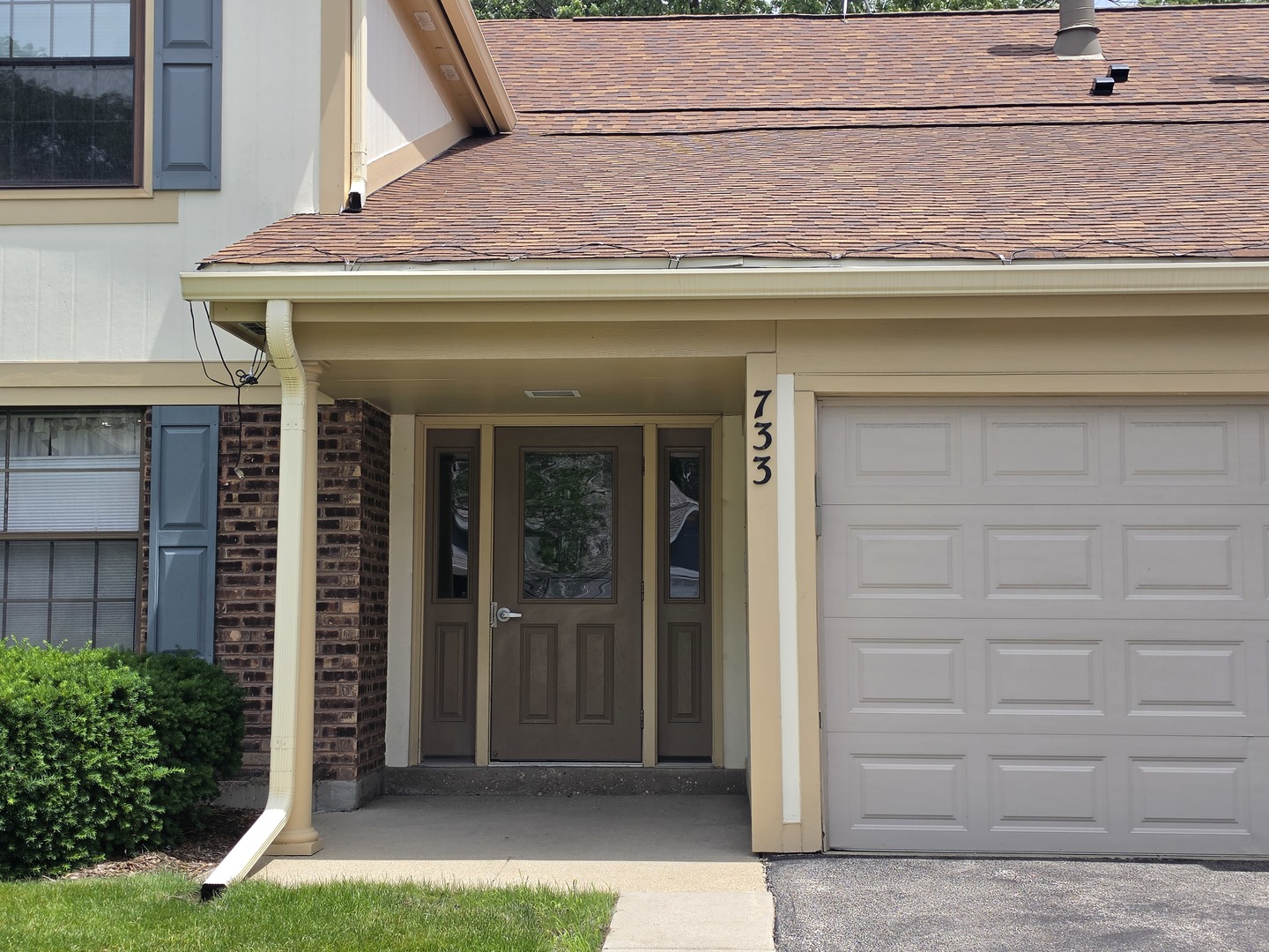 733 Plum Tree Court, Unit C2 Wheeling, IL 60090 - Photo 2 of 25
