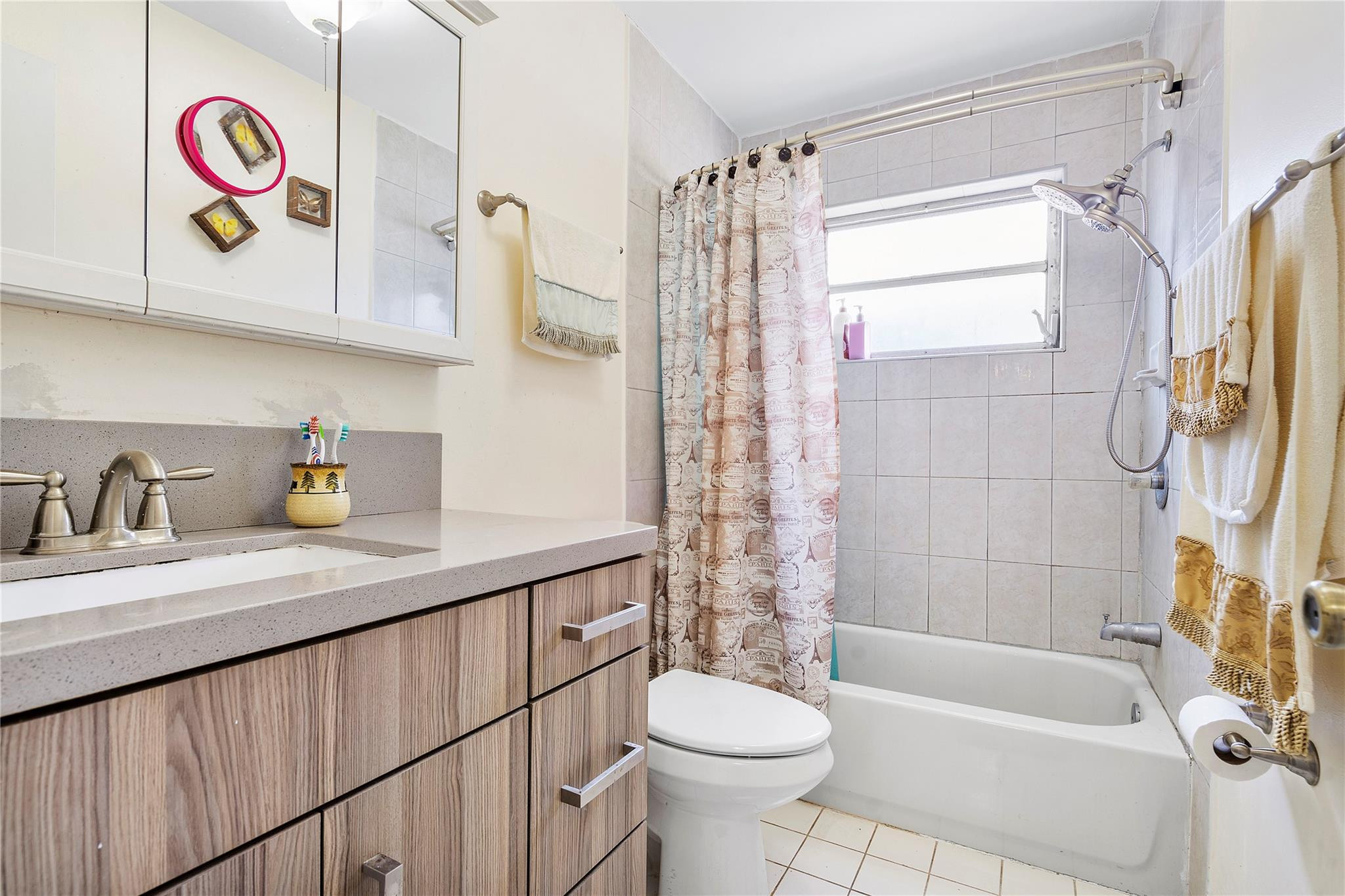 5829 Taylor Street Hollywood, FL 33021 - Photo 18 of 34 UNIT 2 (2/1)