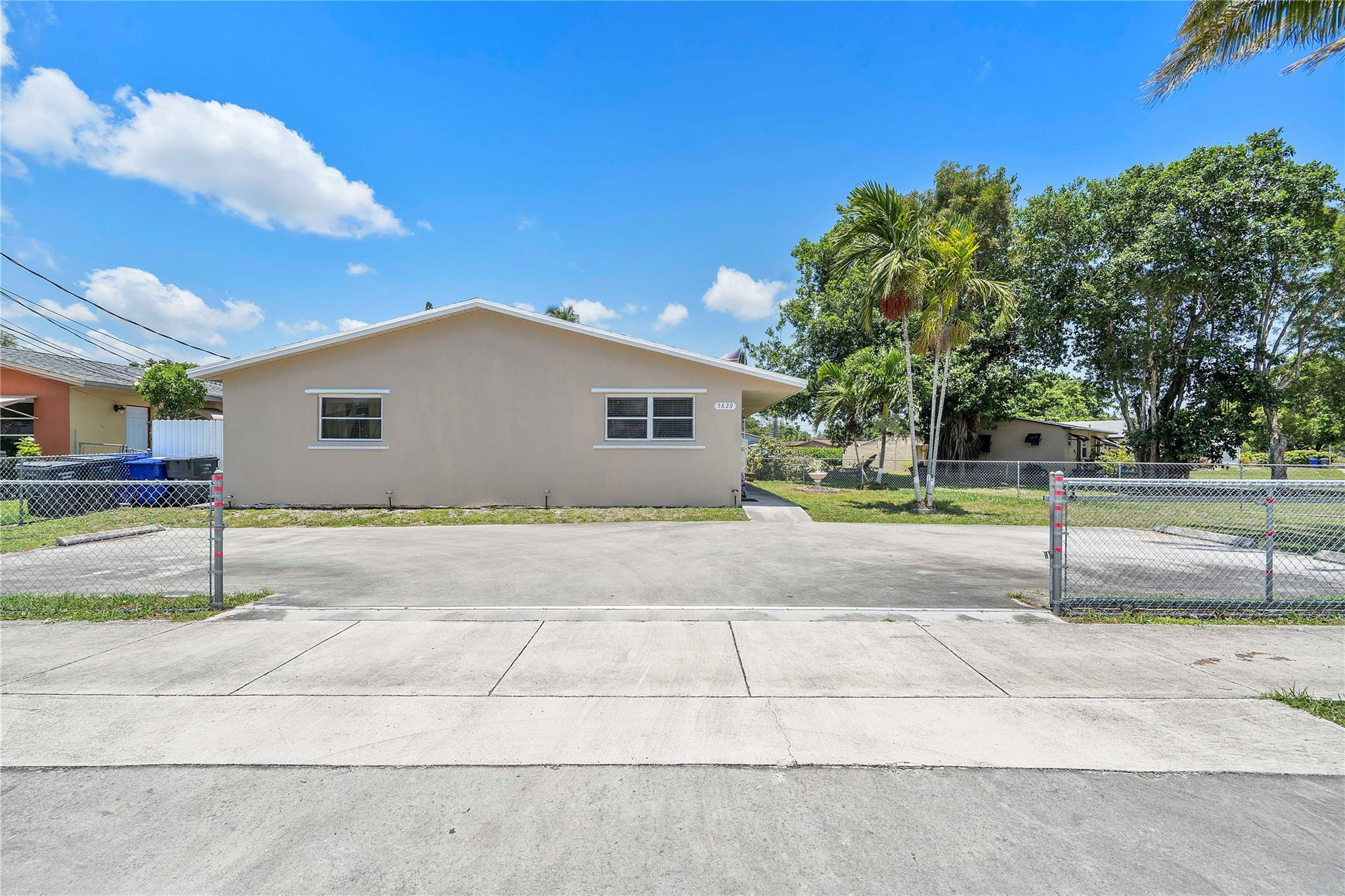 5829 Taylor Street Hollywood, FL 33021 - Photo 3 of 34 Front view