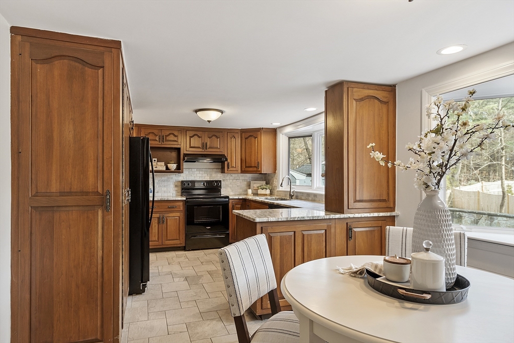 9 Cole Road Wayland, MA 01778 - Photo 9 of 42 Gallery Image 9