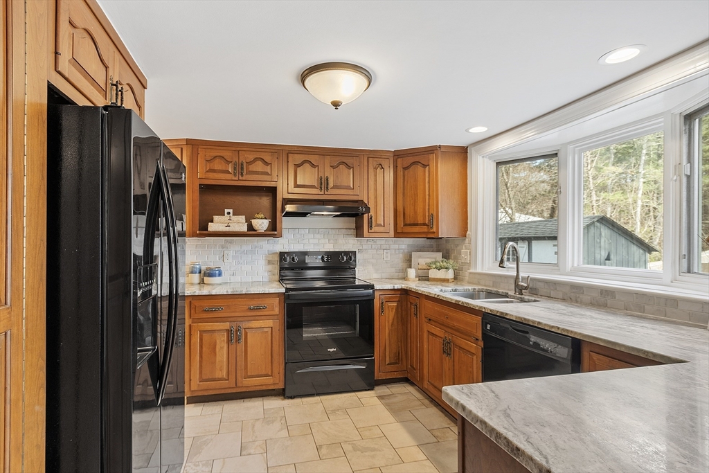 9 Cole Road Wayland, MA 01778 - Photo 10 of 42 Gallery Image 10