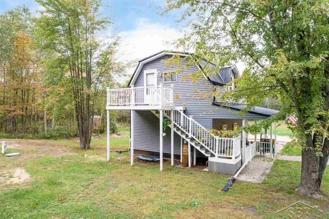 11661 Northeast County Line Road Clare, MI 48617 - Photo 6 of 75 50056310-5.JPG