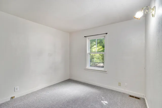 $850 | 205 Pleasant Street, Hartford, MI 49057