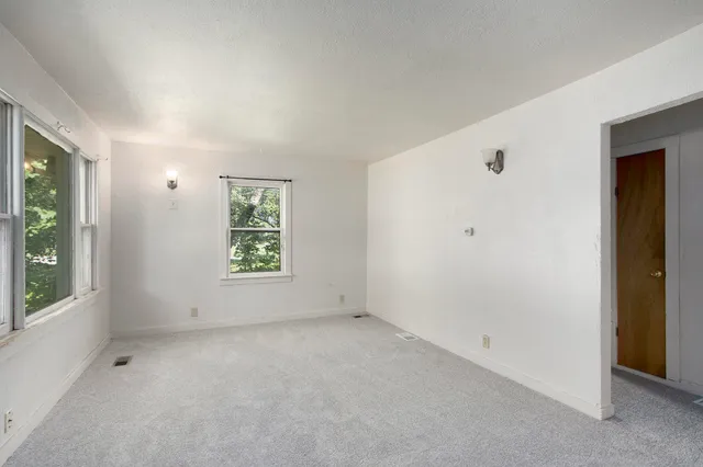 $850 | 205 Pleasant Street, Hartford, MI 49057