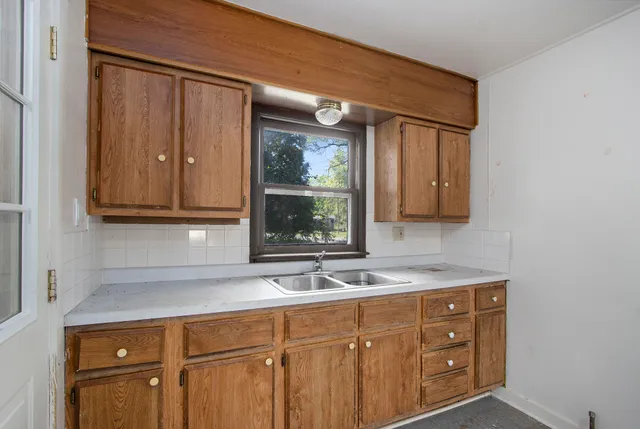 $850 | 205 Pleasant Street, Hartford, MI 49057