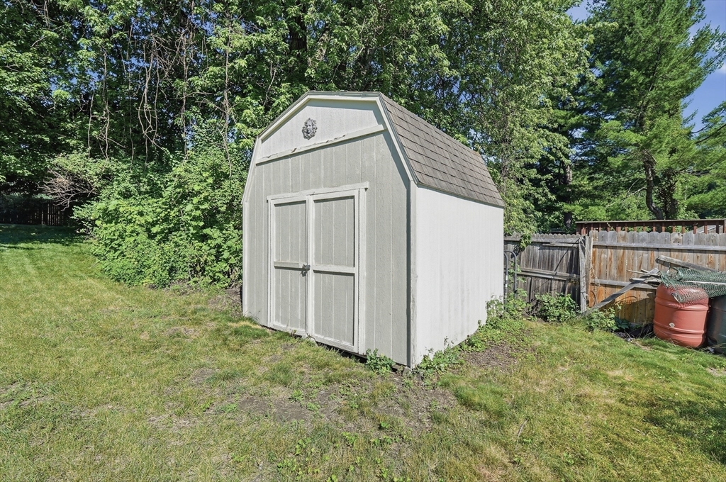 251 Shady Brook Lane Springfield, MA 01118 - Photo 27 of 32