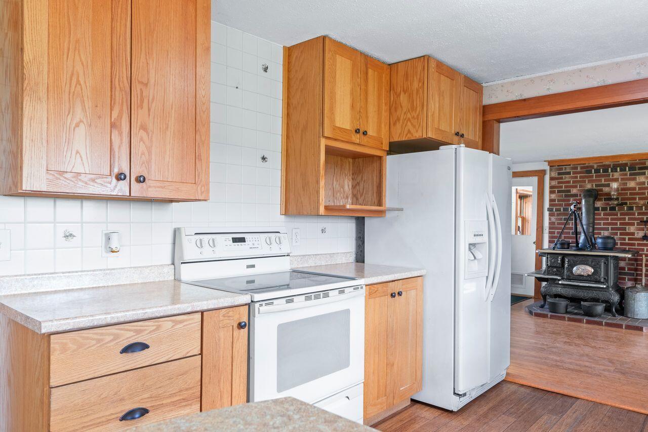 107 Dearborn Road Canton, ME 04221 - Photo 21 of 54 lft hand cabinets