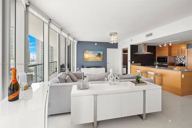 $5,500 | 495 Brickell Avenue, Unit 1704, Miami, FL 33131