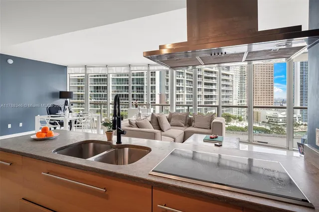 $5,500 | 495 Brickell Avenue, Unit 1704, Miami, FL 33131