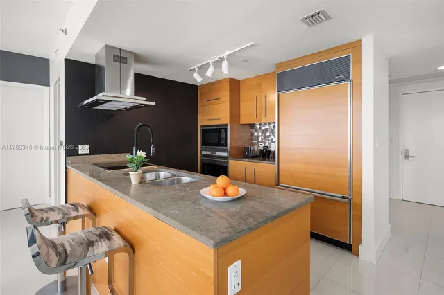 $5,500 | 495 Brickell Avenue, Unit 1704, Miami, FL 33131