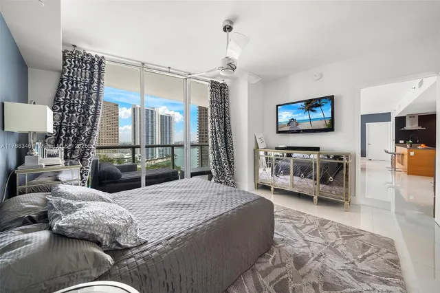 $5,500 | 495 Brickell Avenue, Unit 1704, Miami, FL 33131