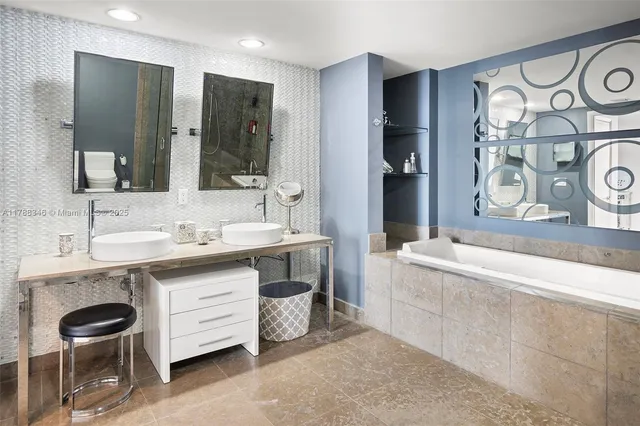 $5,500 | 495 Brickell Avenue, Unit 1704, Miami, FL 33131