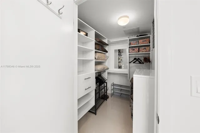 $5,500 | 495 Brickell Avenue, Unit 1704, Miami, FL 33131