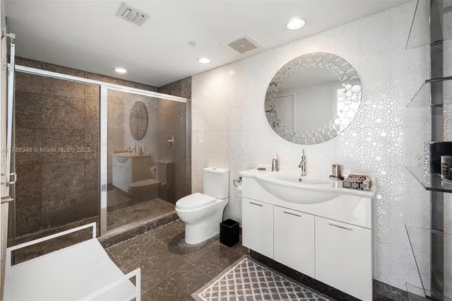 $5,500 | 495 Brickell Avenue, Unit 1704, Miami, FL 33131