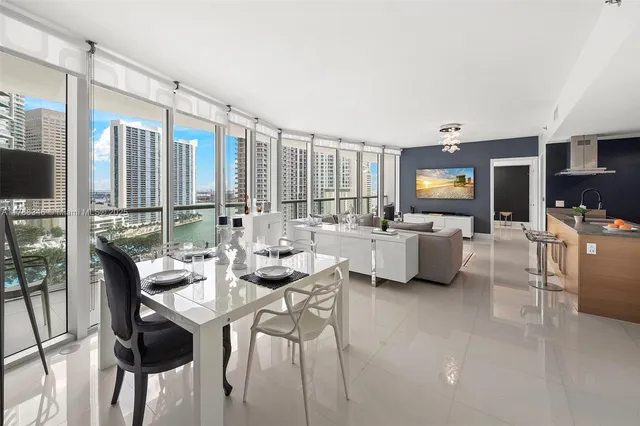 $5,500 | 495 Brickell Avenue, Unit 1704, Miami, FL 33131