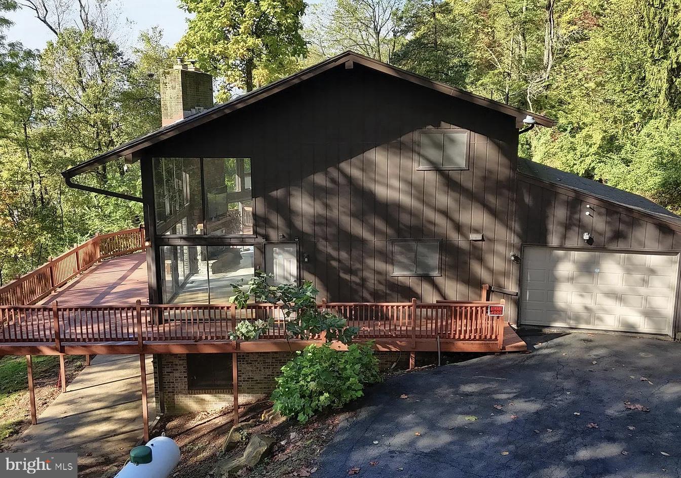 5 Club Road Wernersville, PA 19565 - Photo 2 of 17