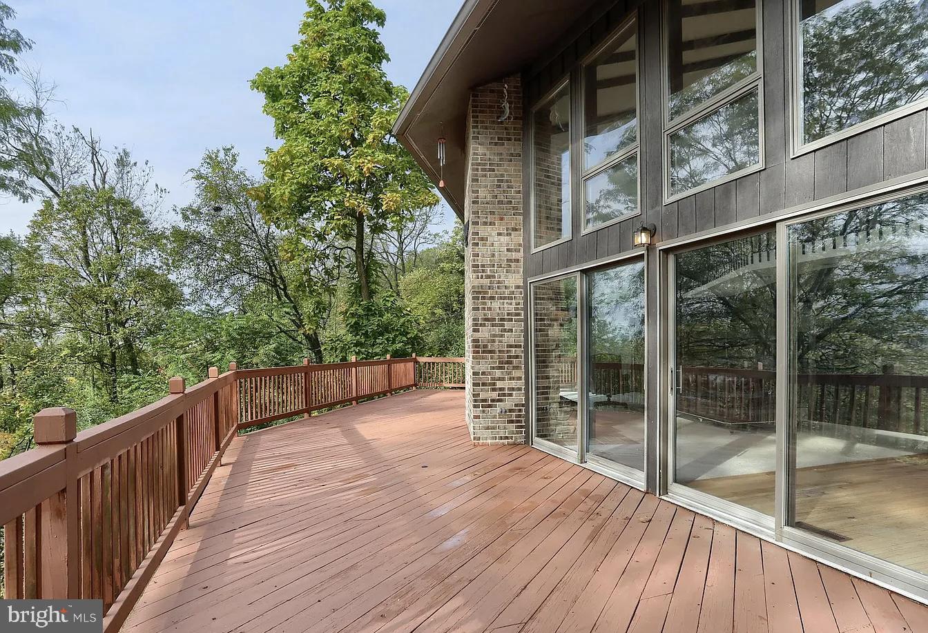 5 Club Road Wernersville, PA 19565 - Photo 3 of 17