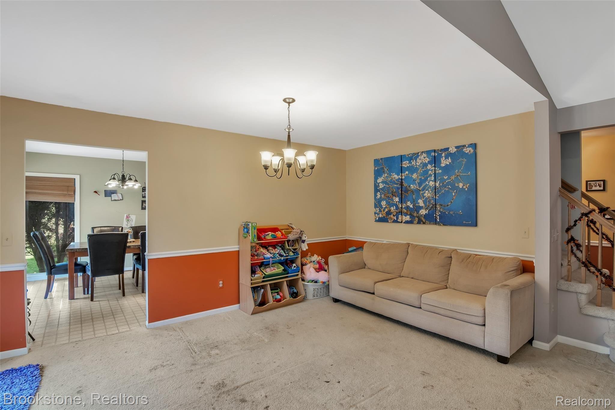 2041 Reagan Drive Rochester, MI 48309 - Photo 8 of 27 08-2041 Reagan Dr-windowstill-reale.jpg