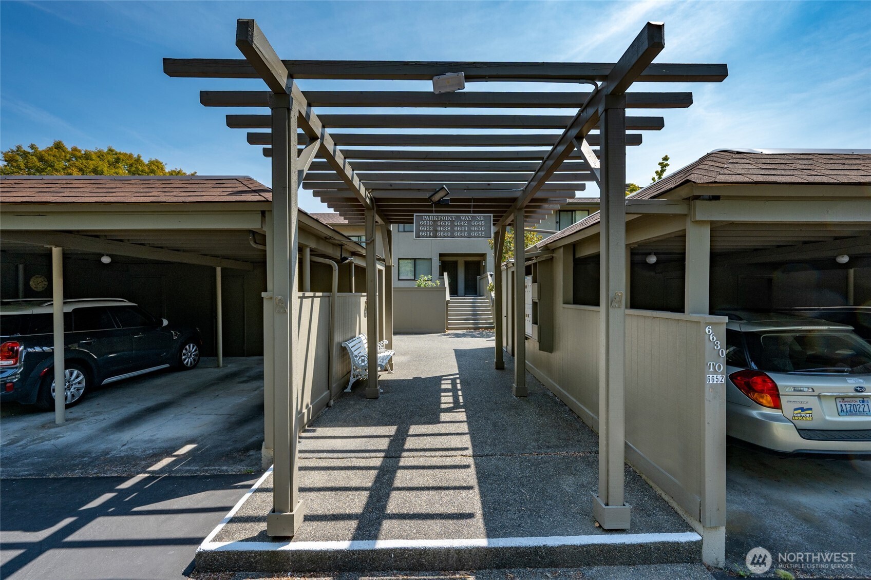 6648 Park Point Way Northeast, Unit D111 Seattle, WA 98115 - Photo 7 of 31