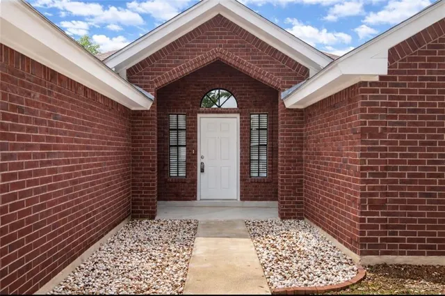 $1,750 | 2115 East 29th Street, Mission, TX 78574