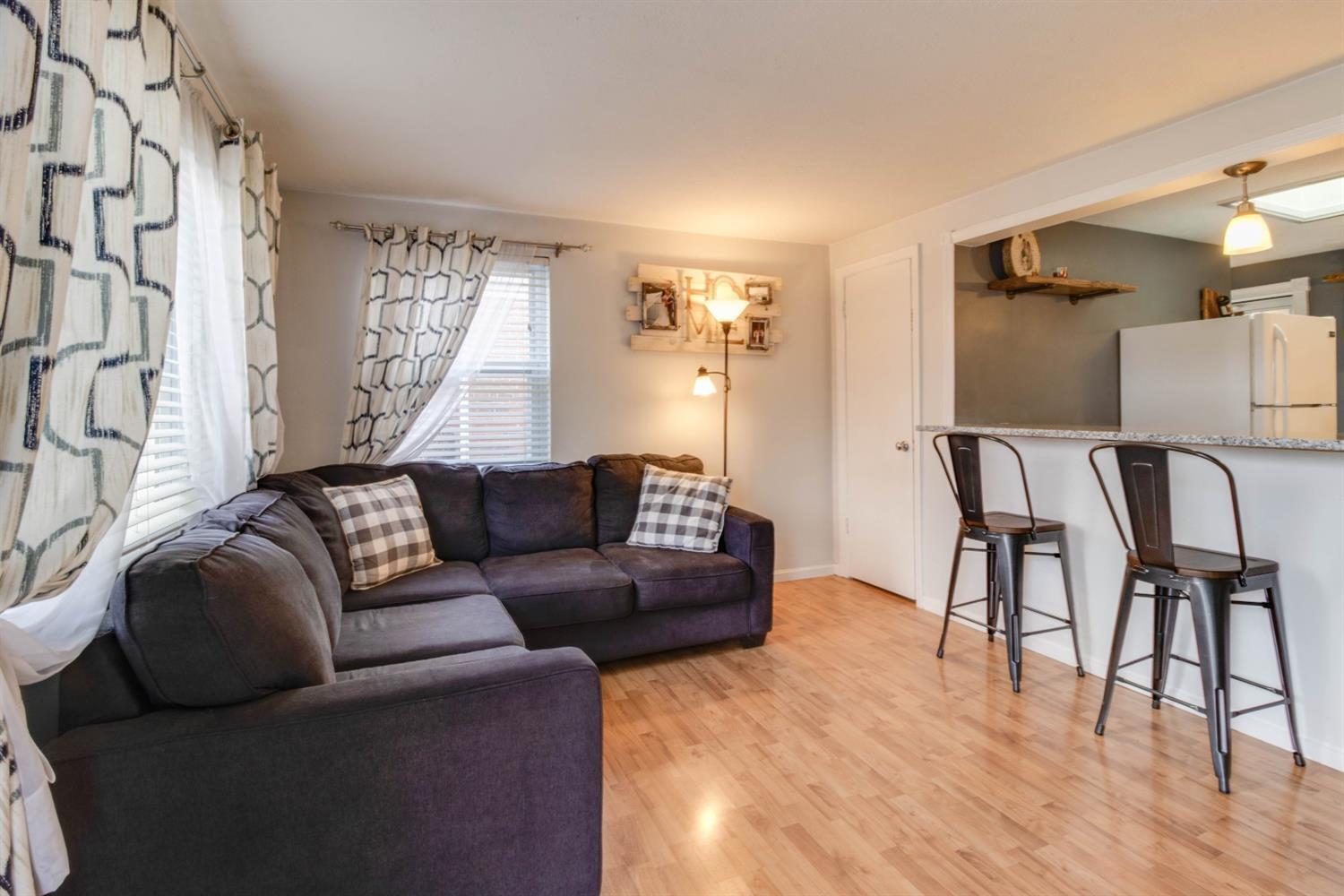 6674 Daleview Road Cincinnati, OH 45247 - Photo 2 of 28