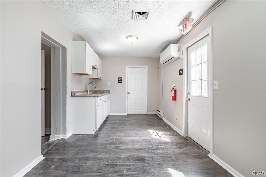 1240 Pembroke Road Bethlehem, PA 18017 - Photo 3 of 45 Gallery Image 3