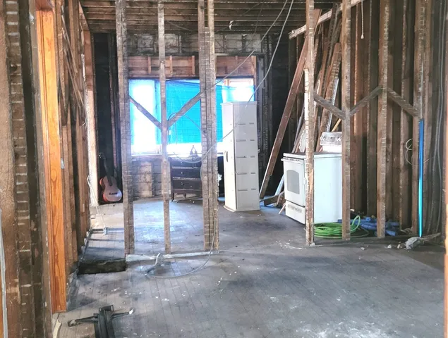 a view of an entryway with livingroom