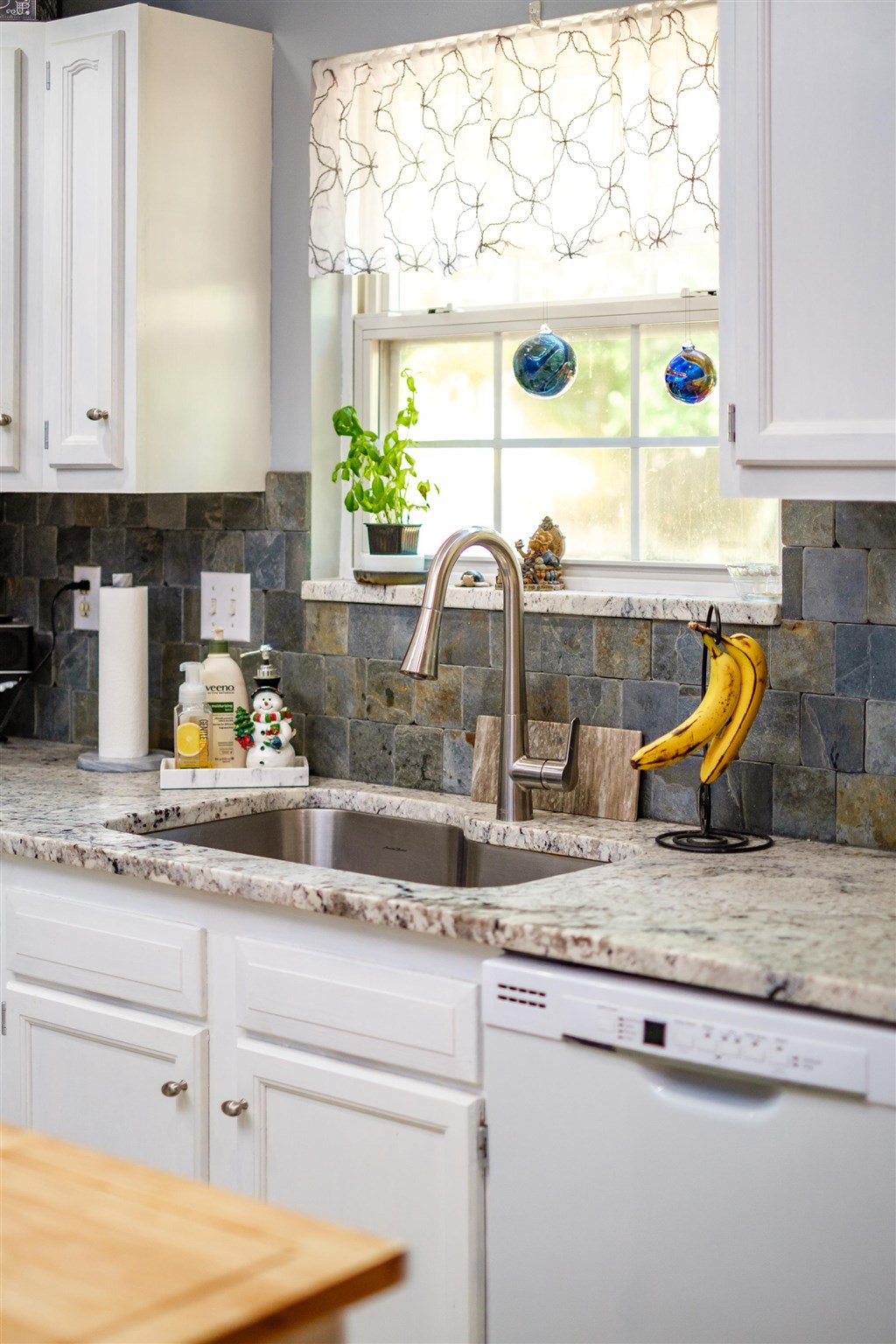 20 Brougham Road Palmyra, VA 22963 - Photo 3 of 44 a kitchen with a sink and a window