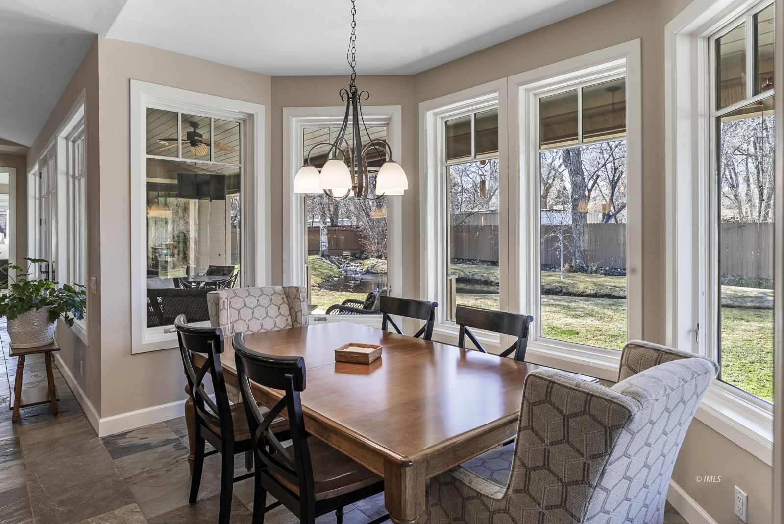 233 Mt Tom Road Bishop, CA 93514 - Photo 10 of 35 Dining Area