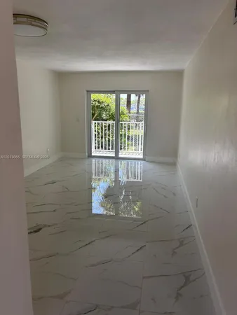 $1,800 | 4298 Northwest S Tamiami Canal Drive, Unit 4, Miami, FL 33126