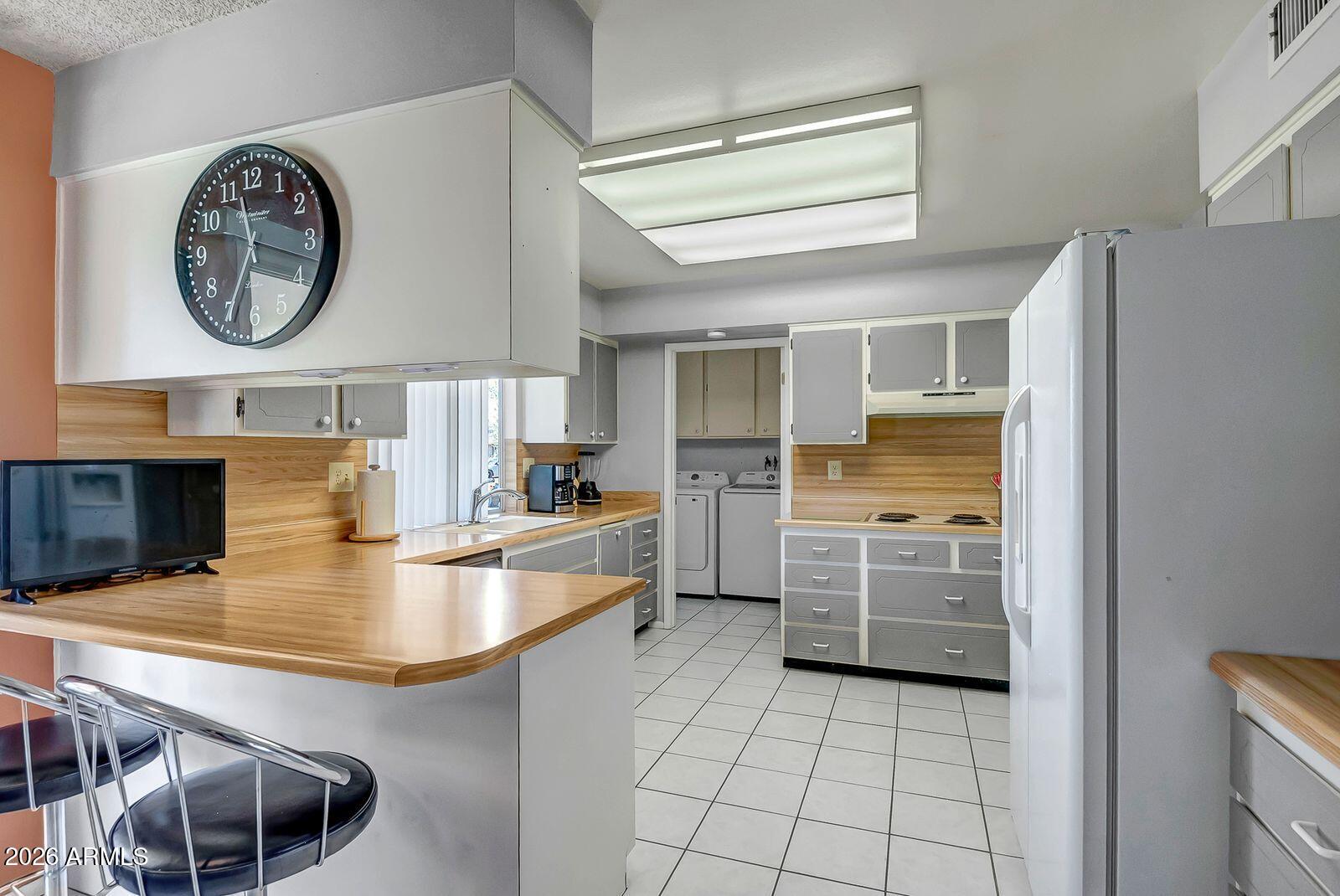 9613 West Oak Ridge Drive Sun City, AZ 85351 - Photo 15 of 31 sc - kitchen