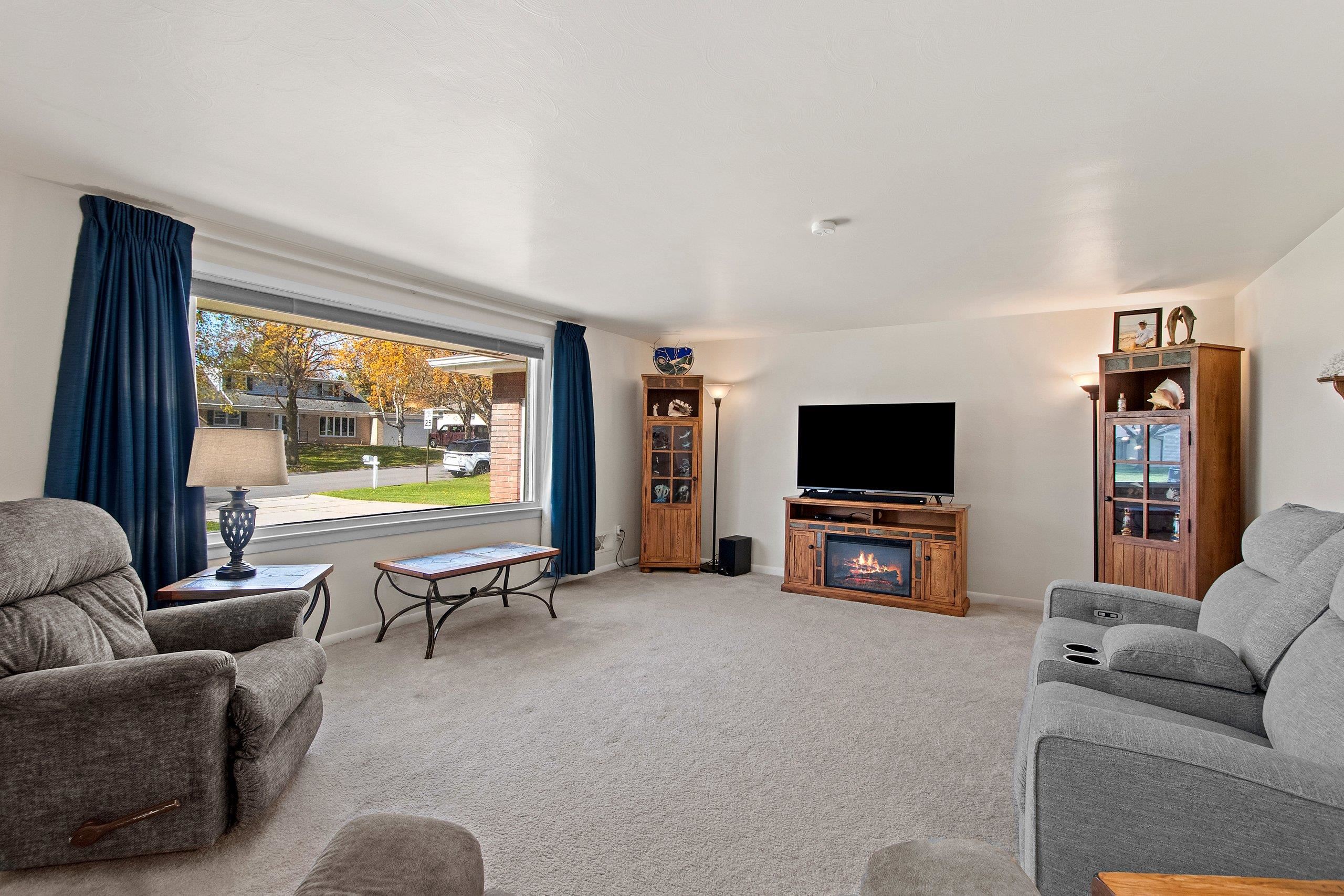 914 Rasmussen Place Green Bay, WI 54304 - Photo 7 of 43