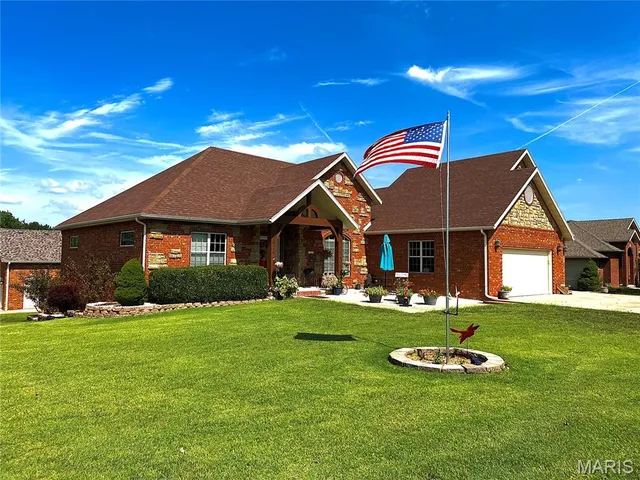 $369,900 | 2824 Boardwalk Drive, Lebanon, MO 65536