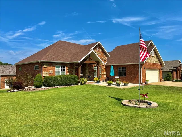 $369,900 | 2824 Boardwalk Drive, Lebanon, MO 65536