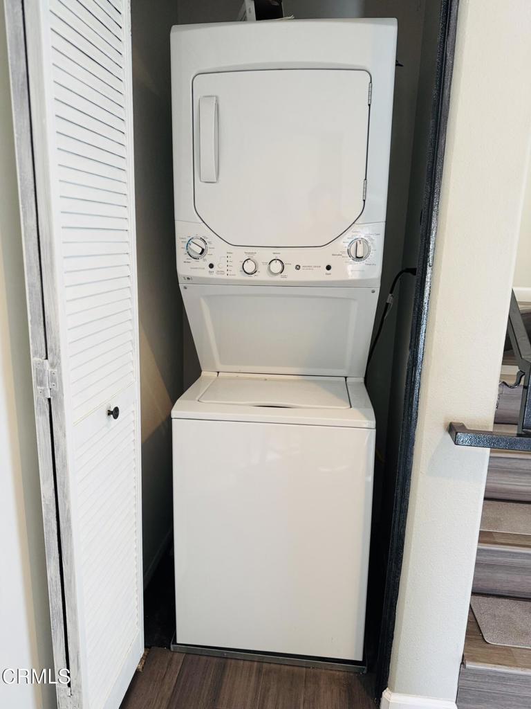 2742 Borchard Road Newbury Park, CA 91320 - Photo 23 of 51 a utility room with dryer and washer