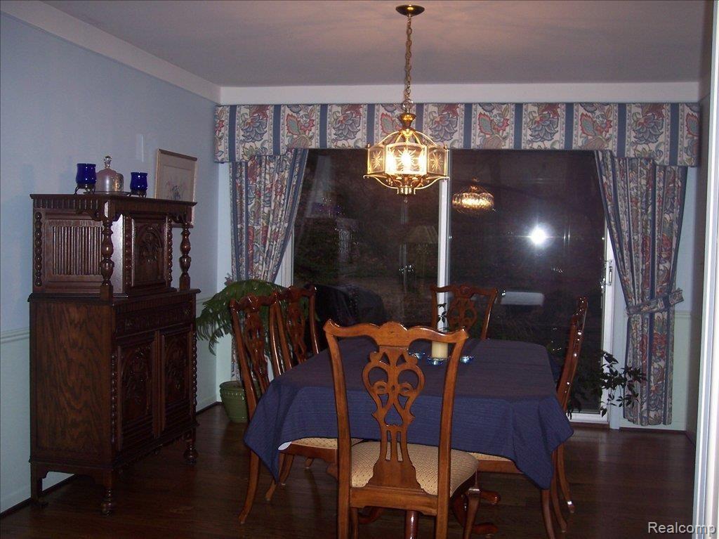335 Broadleaf Drive Rochester, MI 48306 - Photo 8 of 9 Dining Room