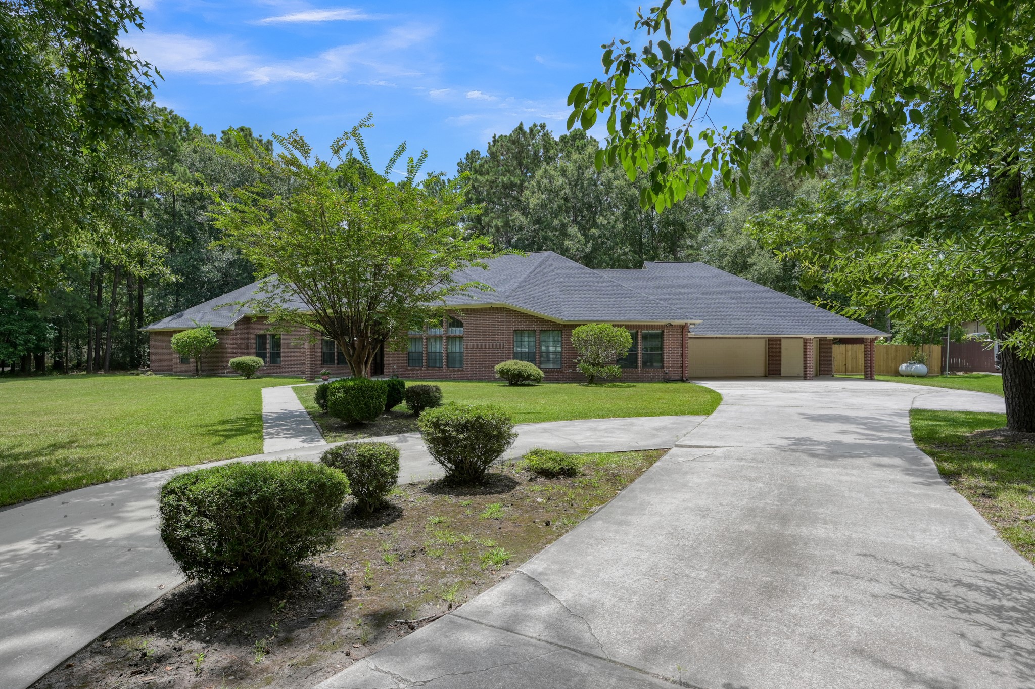 910 Commons Way Court Huffman, TX 77336 - Photo 2 of 49